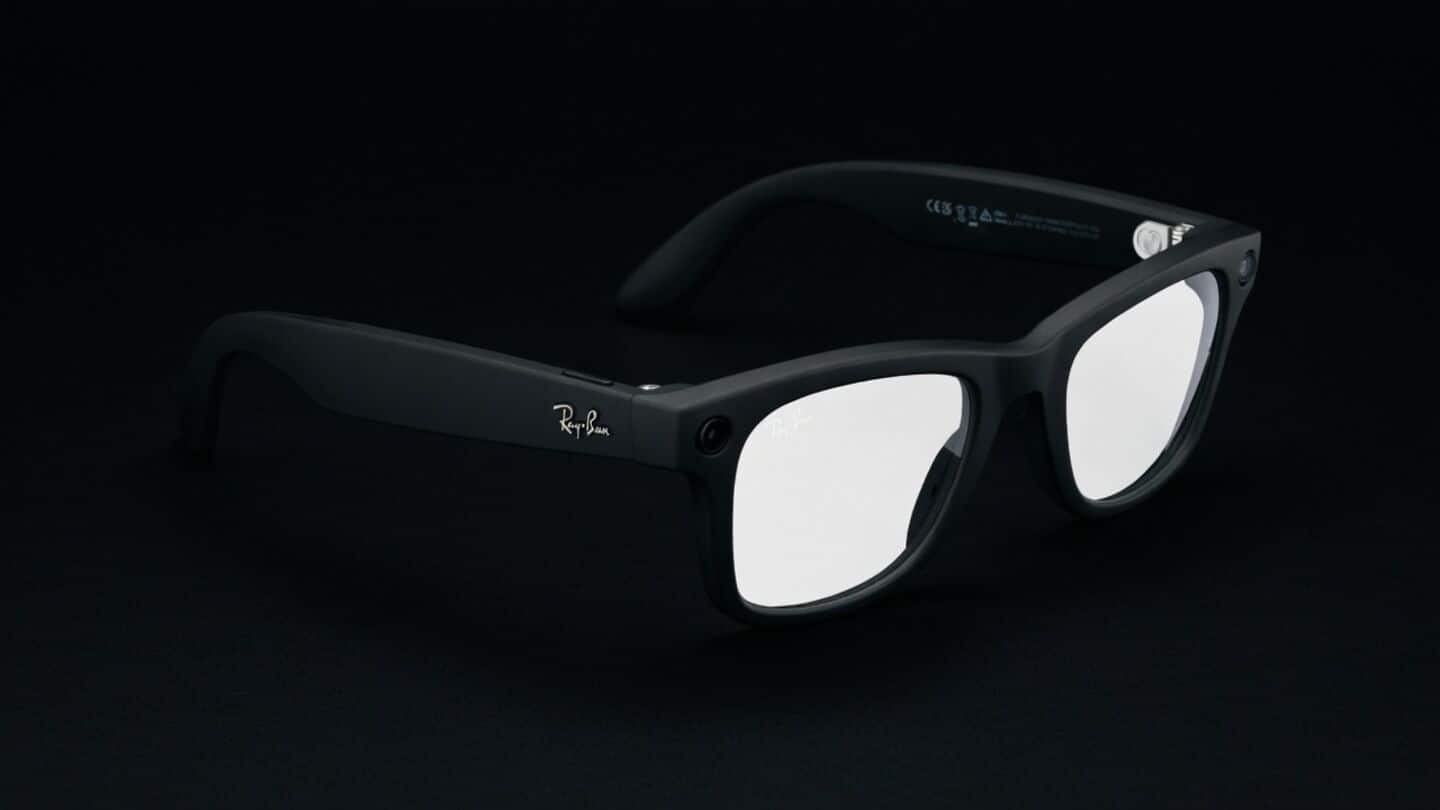 Meta patents antenna layout under lenses for head worn devices