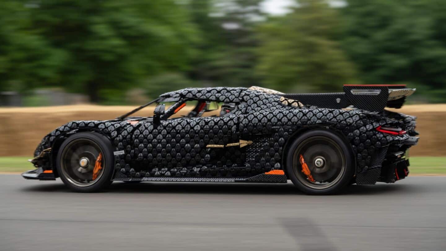 Markus Lundh pilots full-size Lego Koenigsegg Sadair's Spear 111km/h