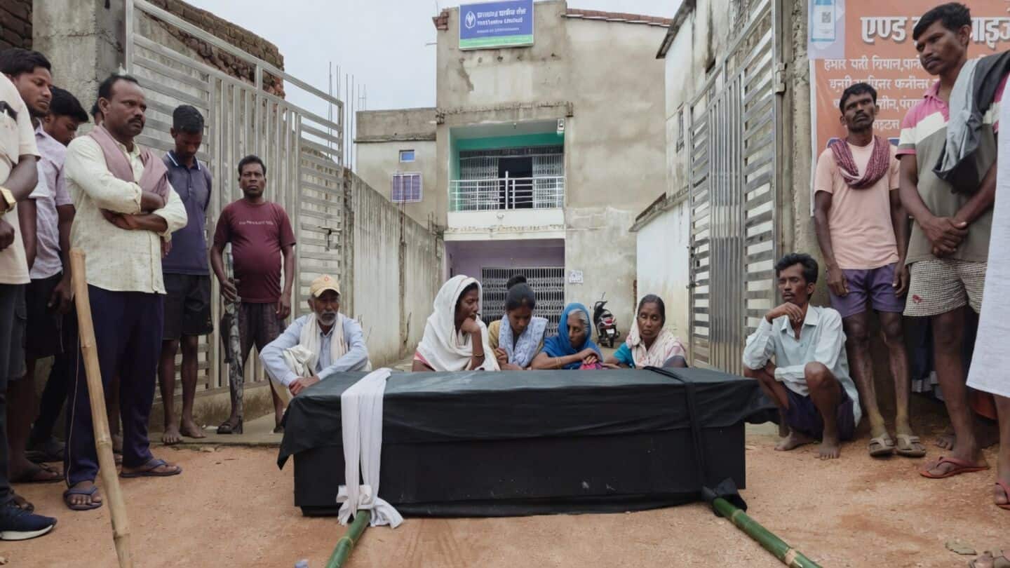 Ratan Lakra dies, family protests e-KYC pension delay at bank