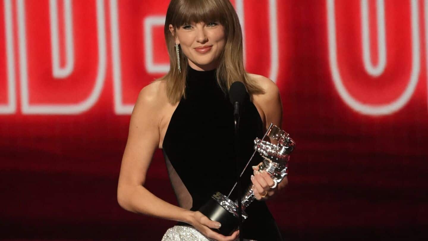 Swift surpasses Beyonce with 31st VMA and Artist Director honors