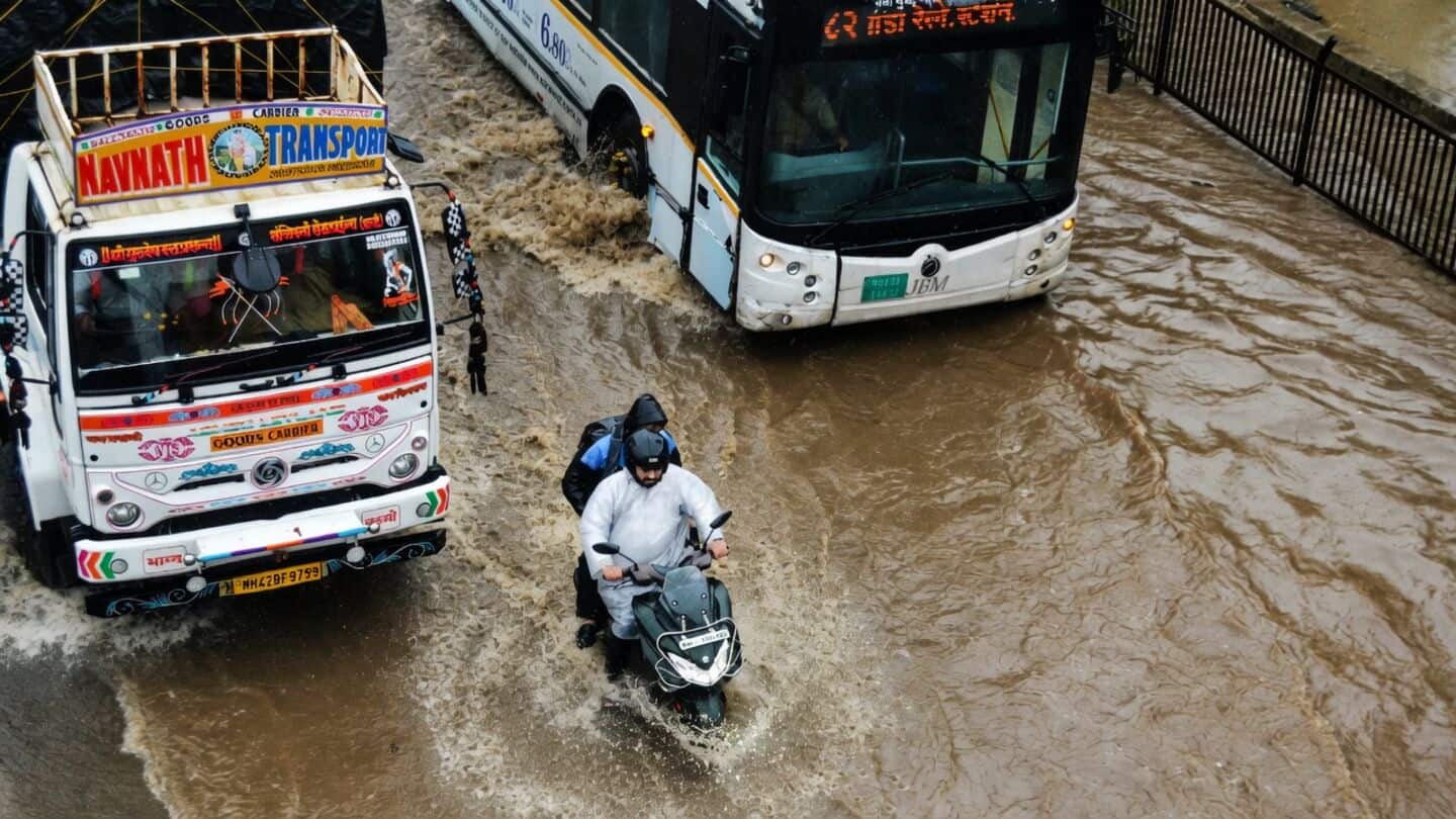 IMD warns heavy rain as Mumbai region on red alert