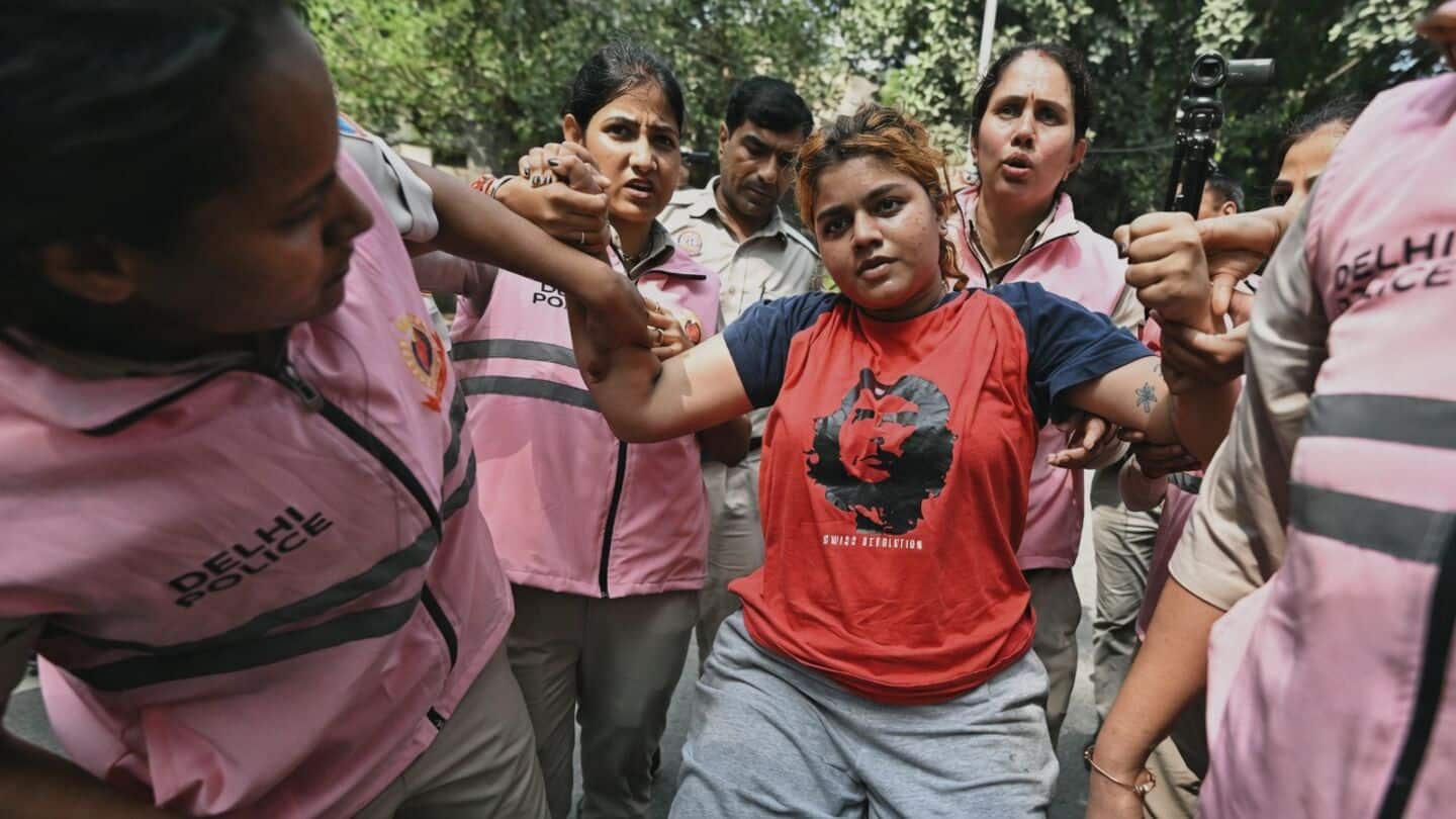Women police in pink jackets managed Delhi protest crowd control
