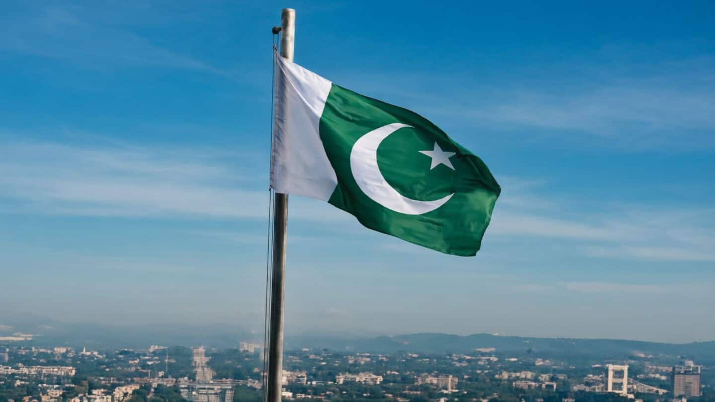 Pakistan unveils budget targeting 4% GDP growth, tax breaks