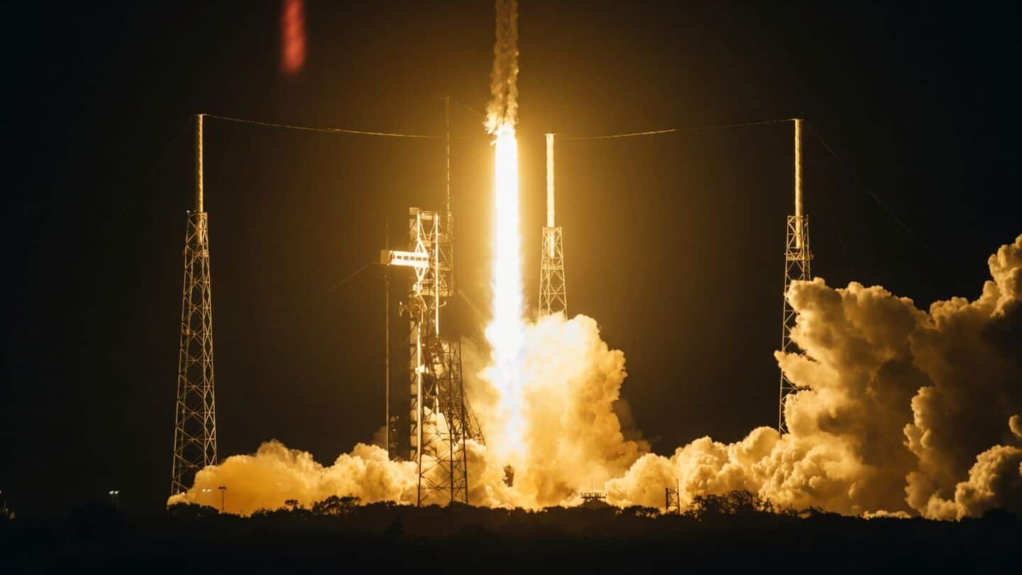 NASA signs $946 million deal keeping SpaceX ISS crew missions