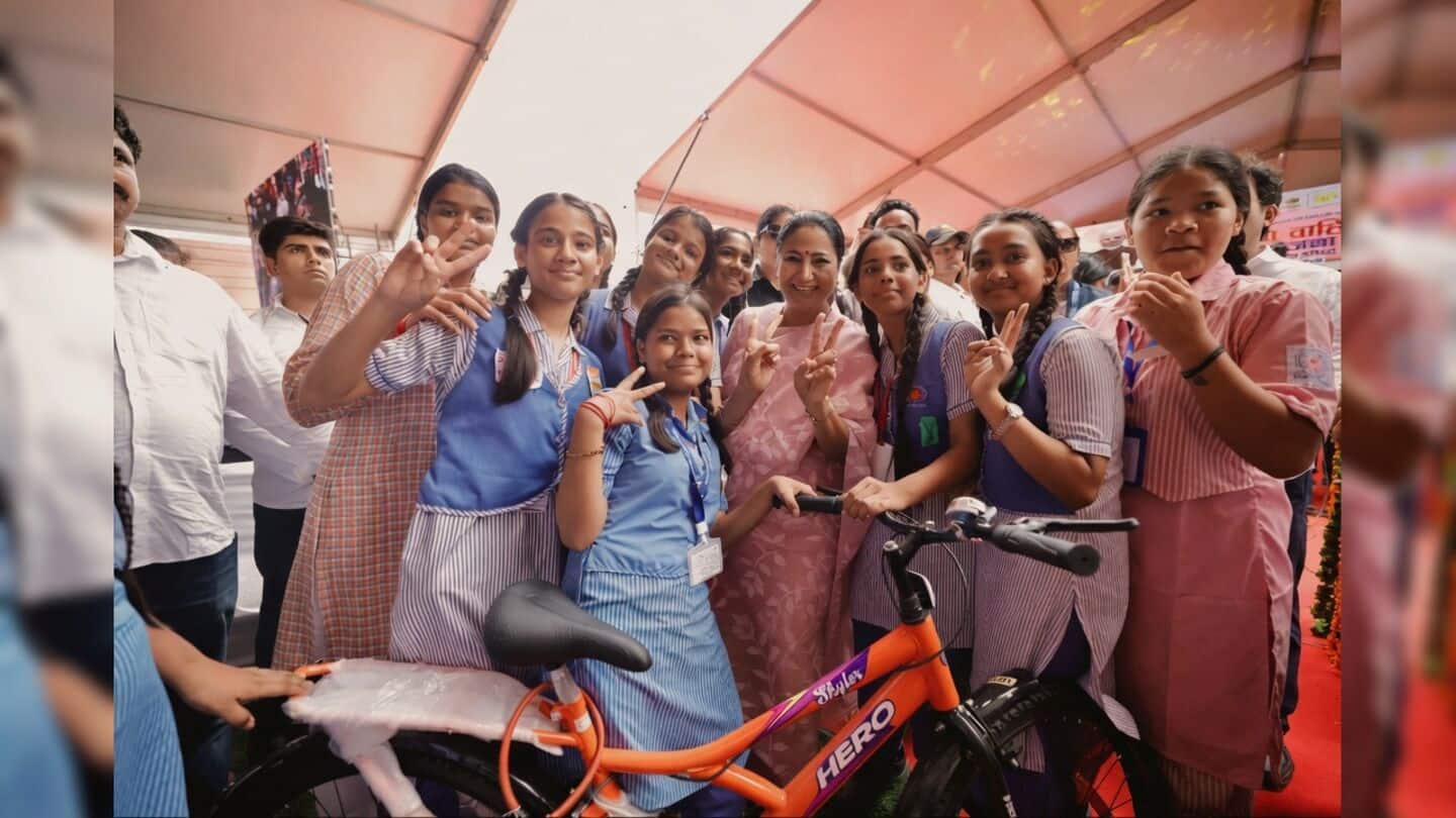 Delhi launches Vidya Vahini free bicycles for schoolgirls' commutes