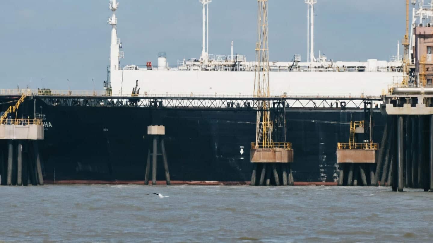 India adds 15 LNG and 41 crude oil suppliers