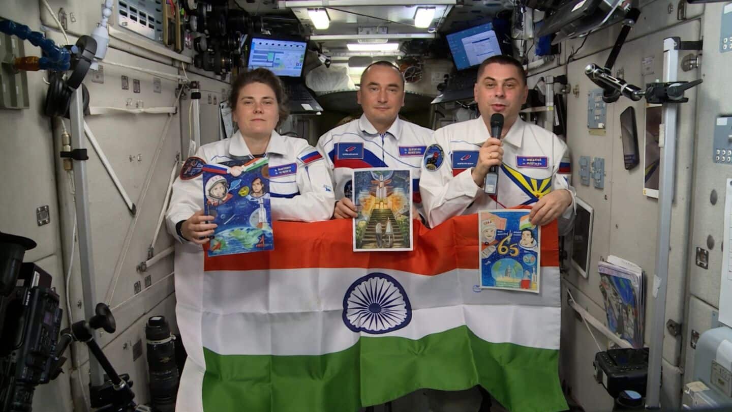 Russian cosmonauts on ISS unfurl Indian flag to mark 80th-Independence-Day