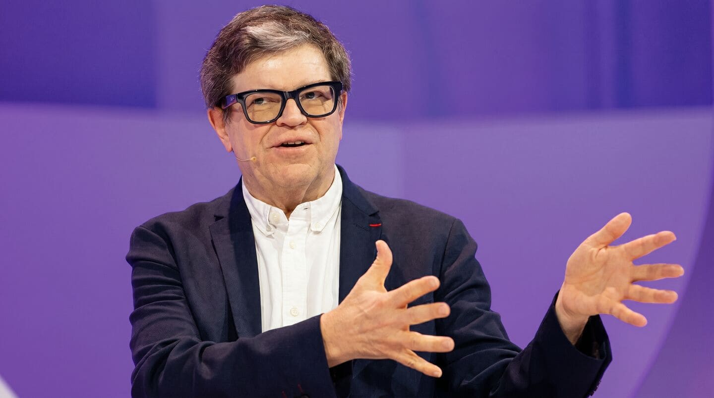 Yann LeCun urges students to prioritize education over AI fears