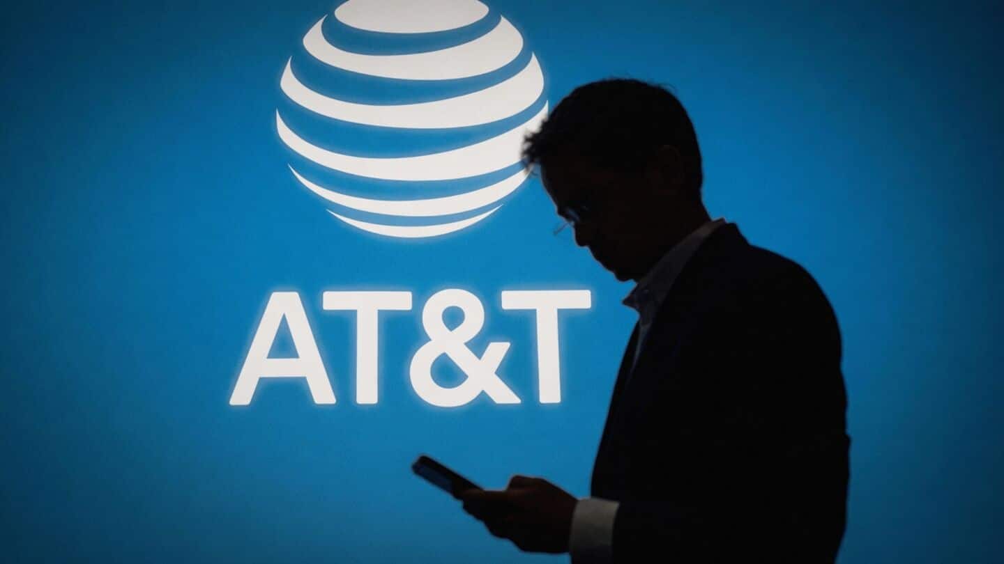 Bernstein downgrades AT&T amid Starlink competition, target lowered to $24