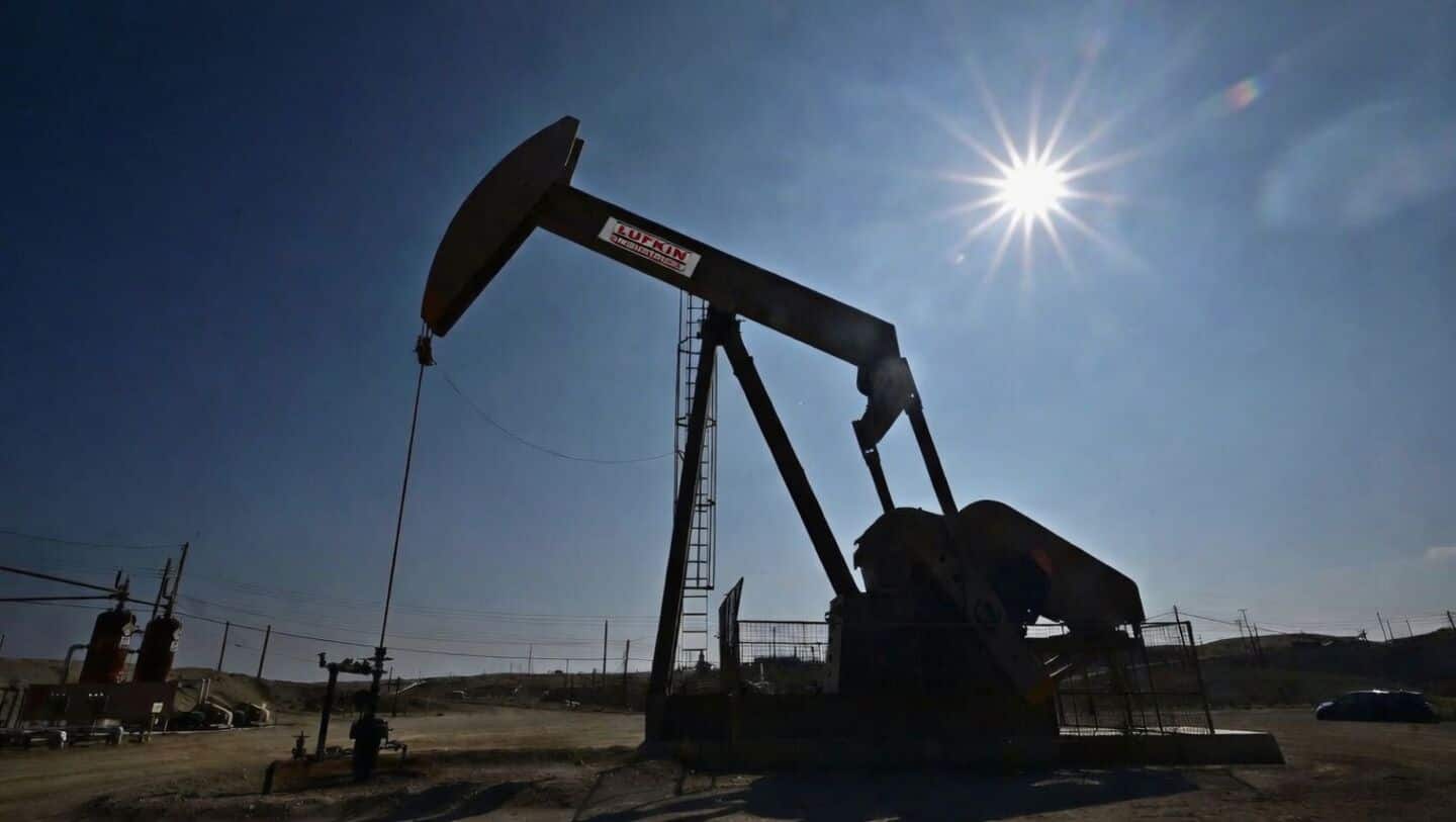 Oil prices climb as Strait of Hormuz remains closed