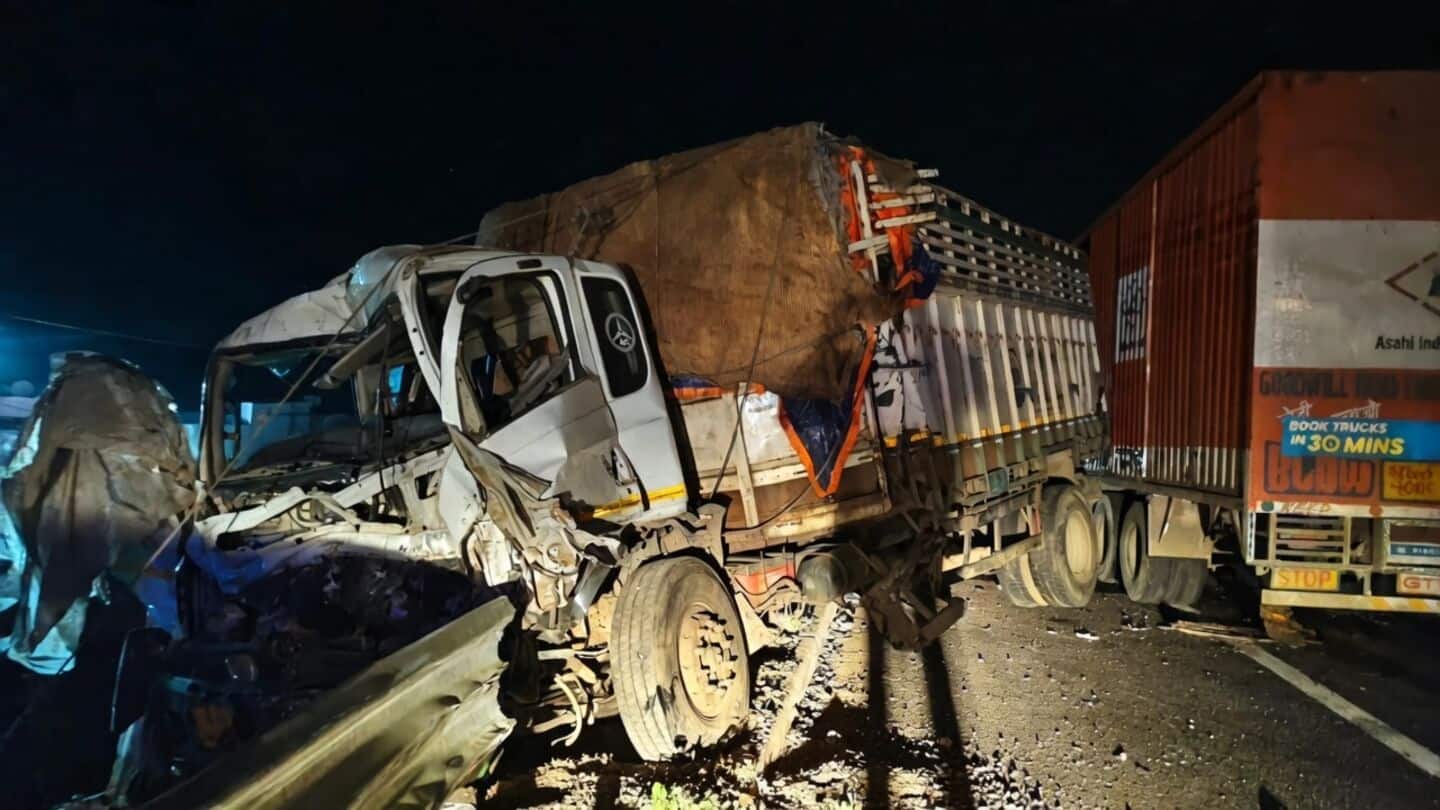 Two dead, more than 4 injured on Delhi-Mumbai Expressway crash