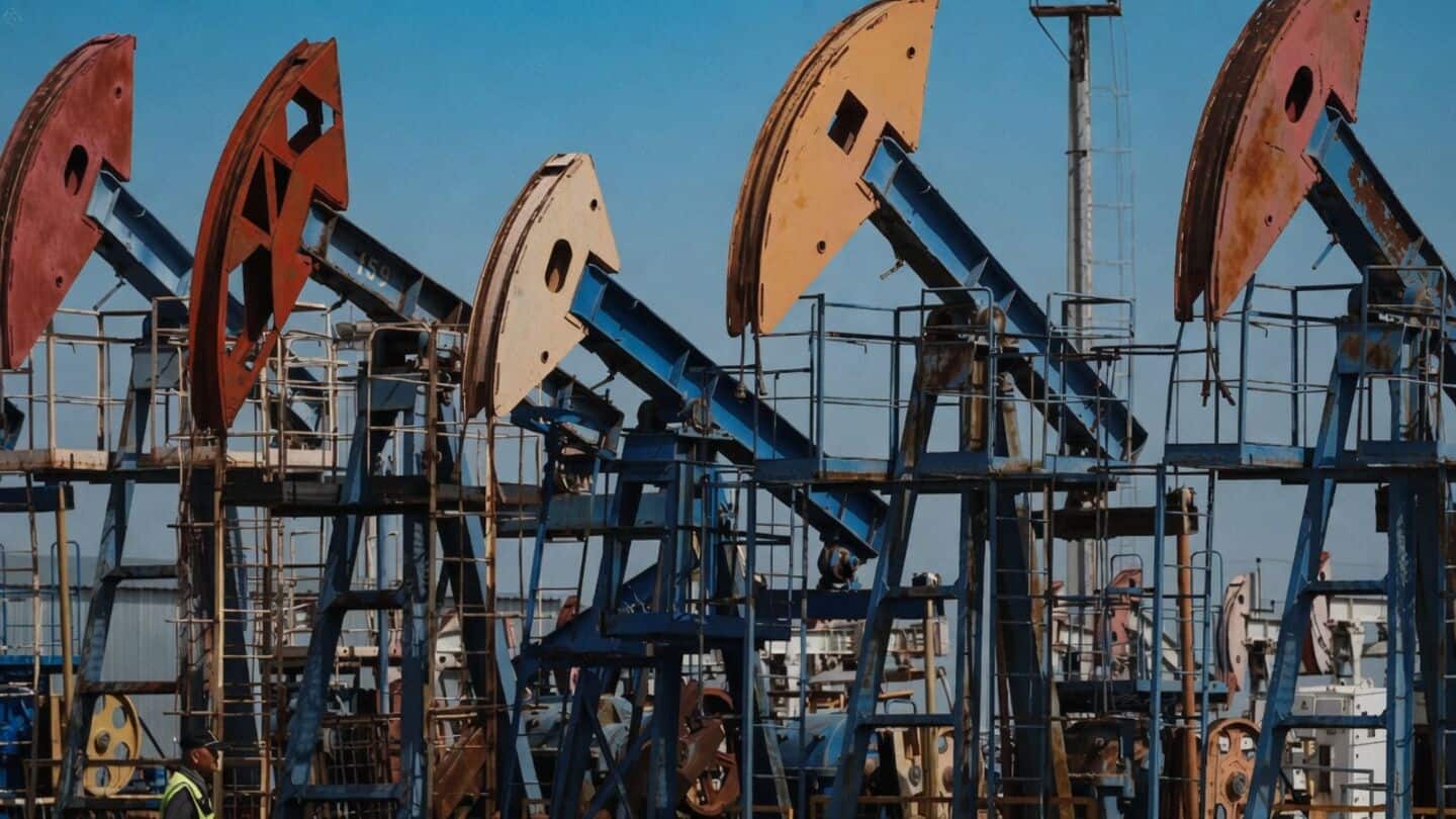 Oil tops $100 a barrel as central banks meet soon