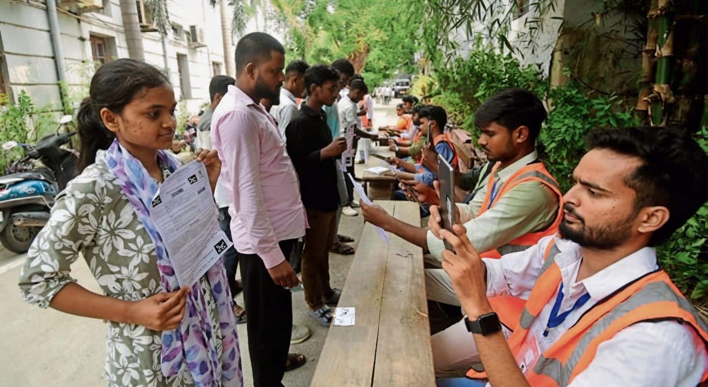 Bihar police arrest 32 in police radio operator exam cheating