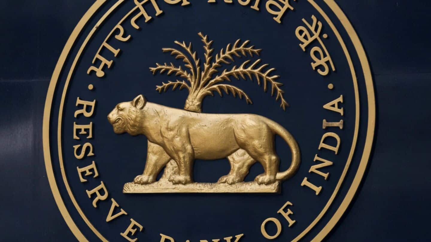 RBI opens dollar window for oil companies and tightens liquidity