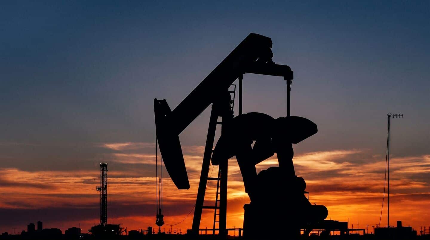 Oil rises over 2% as Israel-Hezbollah fighting threatens supplies
