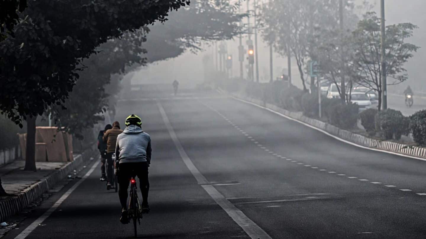 Delhi sees unusually cold 21°C start as IMD forecasts rain