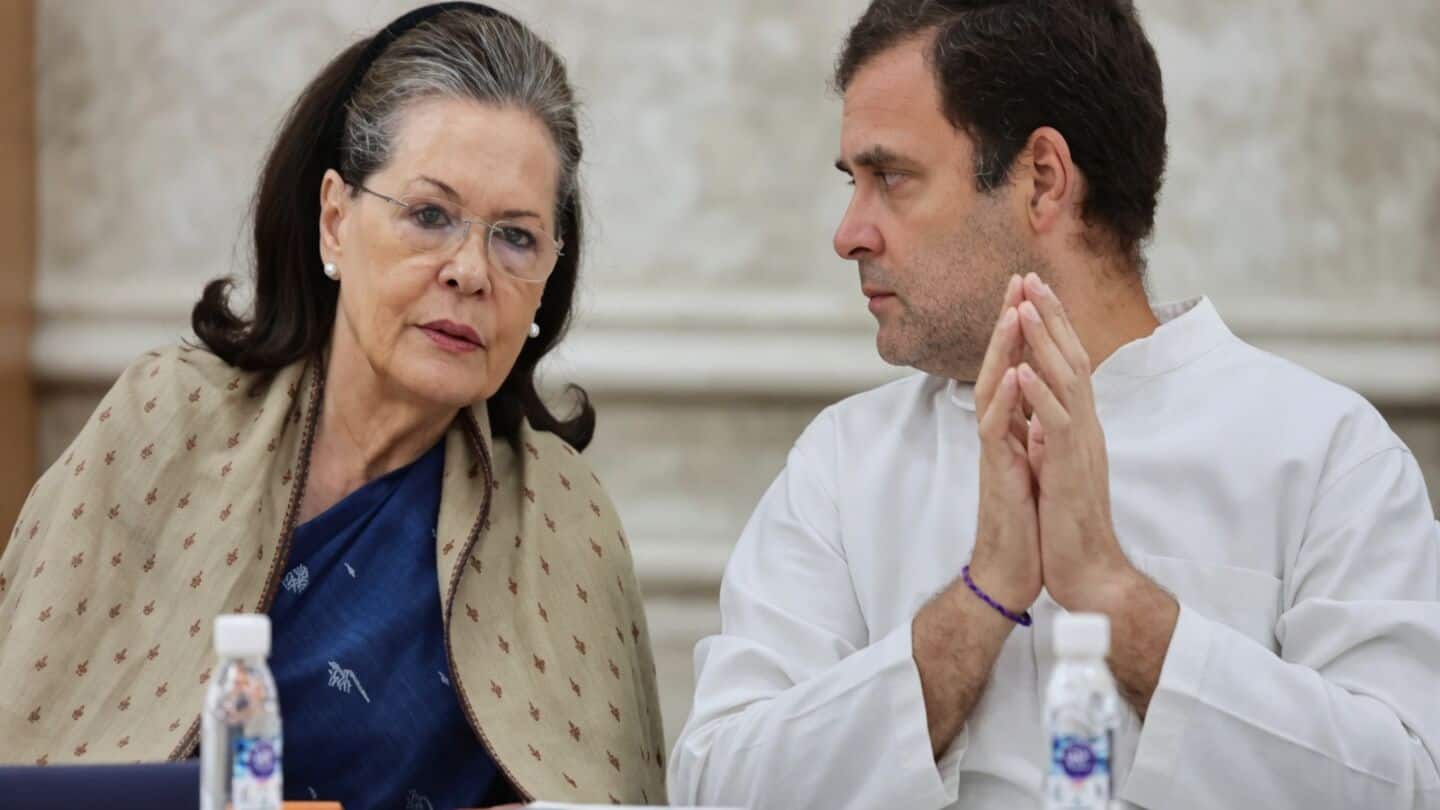 Sonia and Rahul Gandhi face police complaint over Vande Mataram