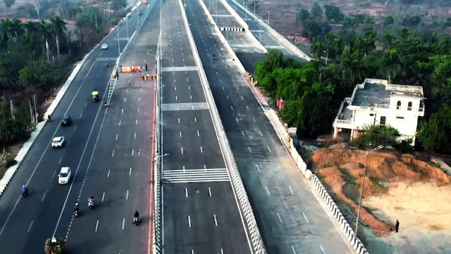 Mandola village land dispute blocks Delhi Dehradun Expressway exit ramp