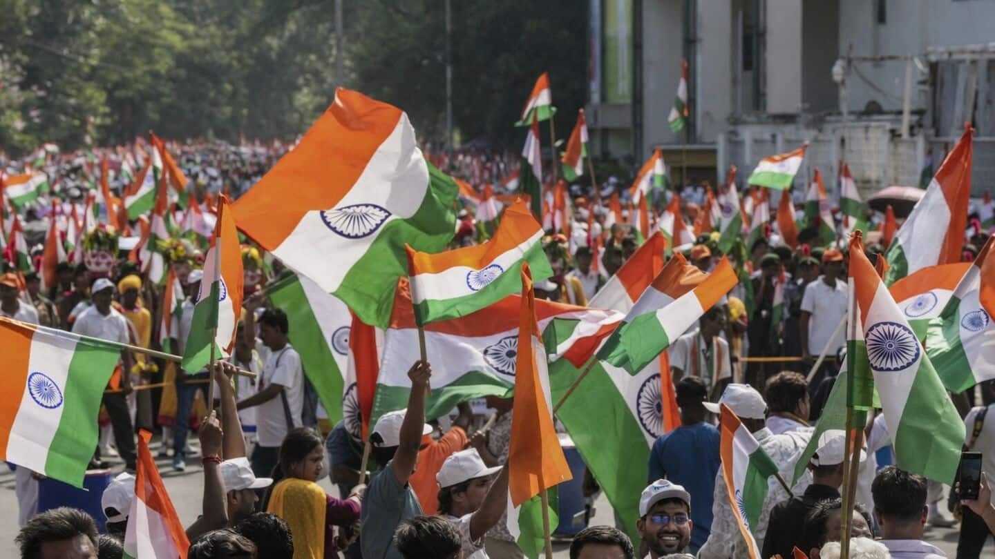 'Vande Mataram' given equal status, to be sung at I-Day