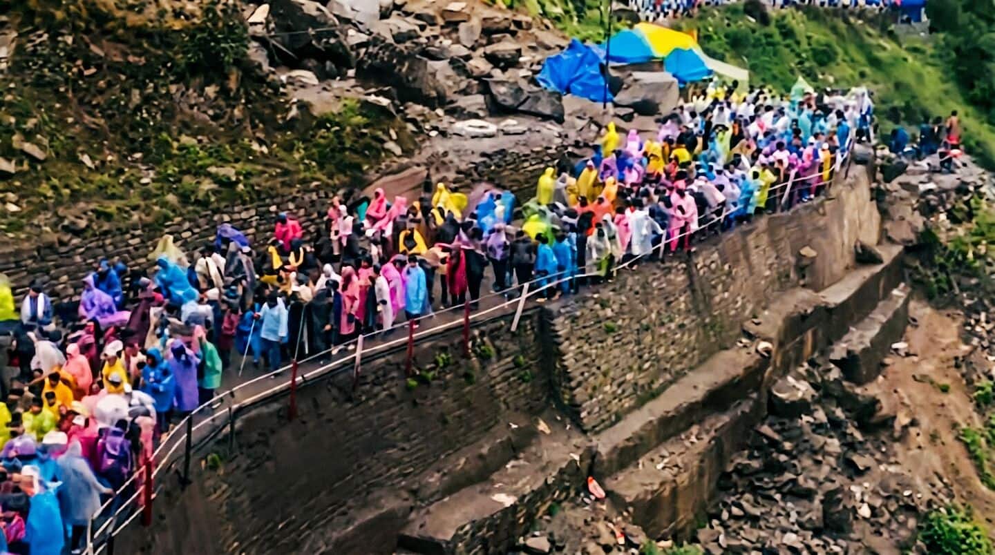 Kedarnath trek packed with thousands as trail clogged, minor injuries