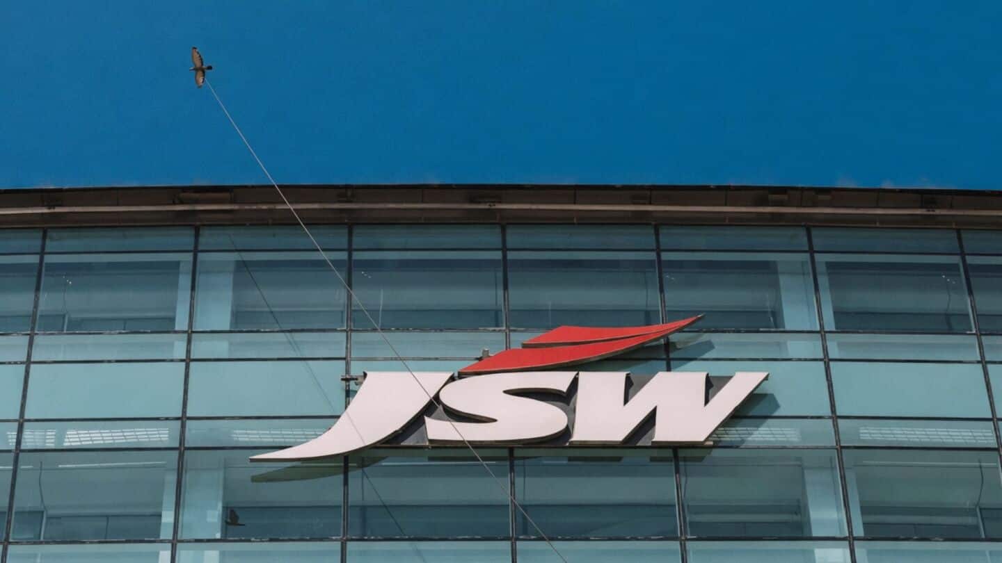JSW स्टील ने मुनाफा किया दोगुना, कर्ज पर भी कसा शिकंजा