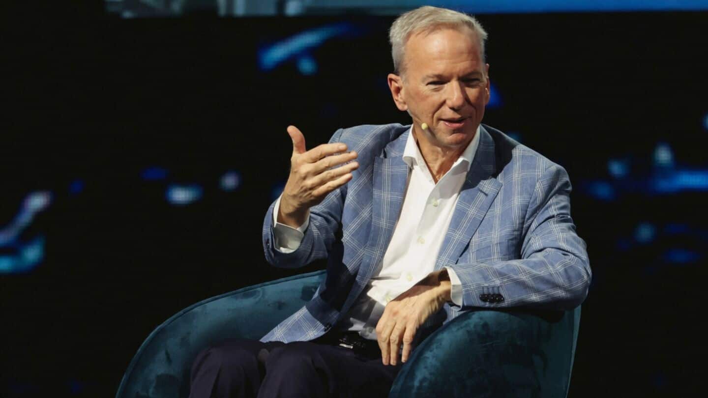 Eric Schmidt says AI writes code better than he could