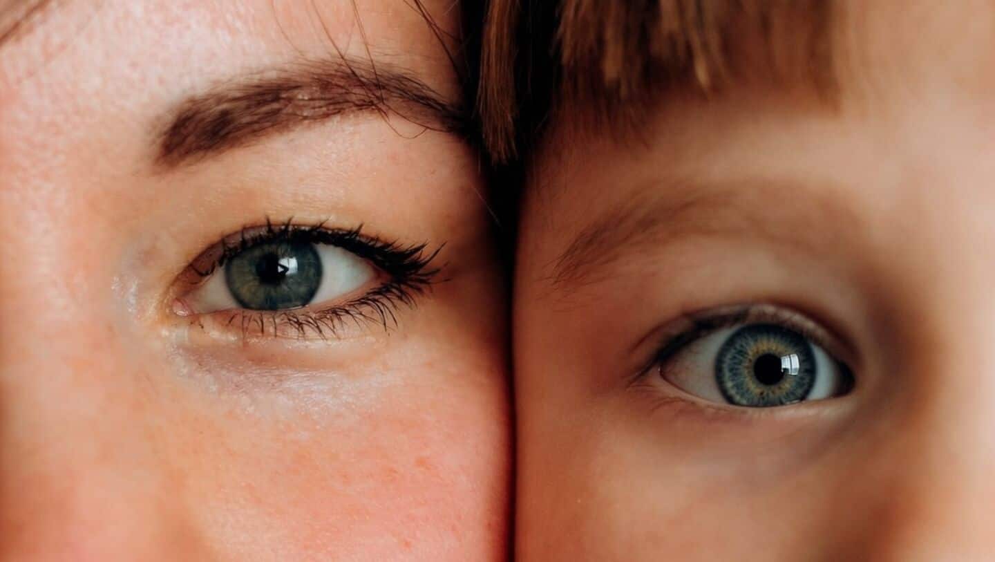 Bilingual moms and kids sync brains while playing: Study