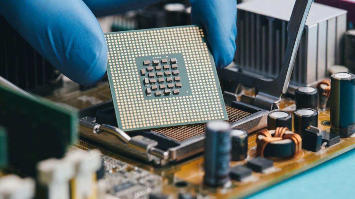 US could lack 157,000 semiconductor workers by 2030 report warns
