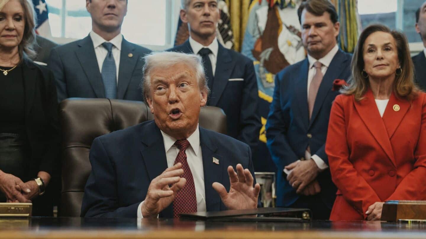 Trump administration rolls back fuel economy standards for gasoline vehicles