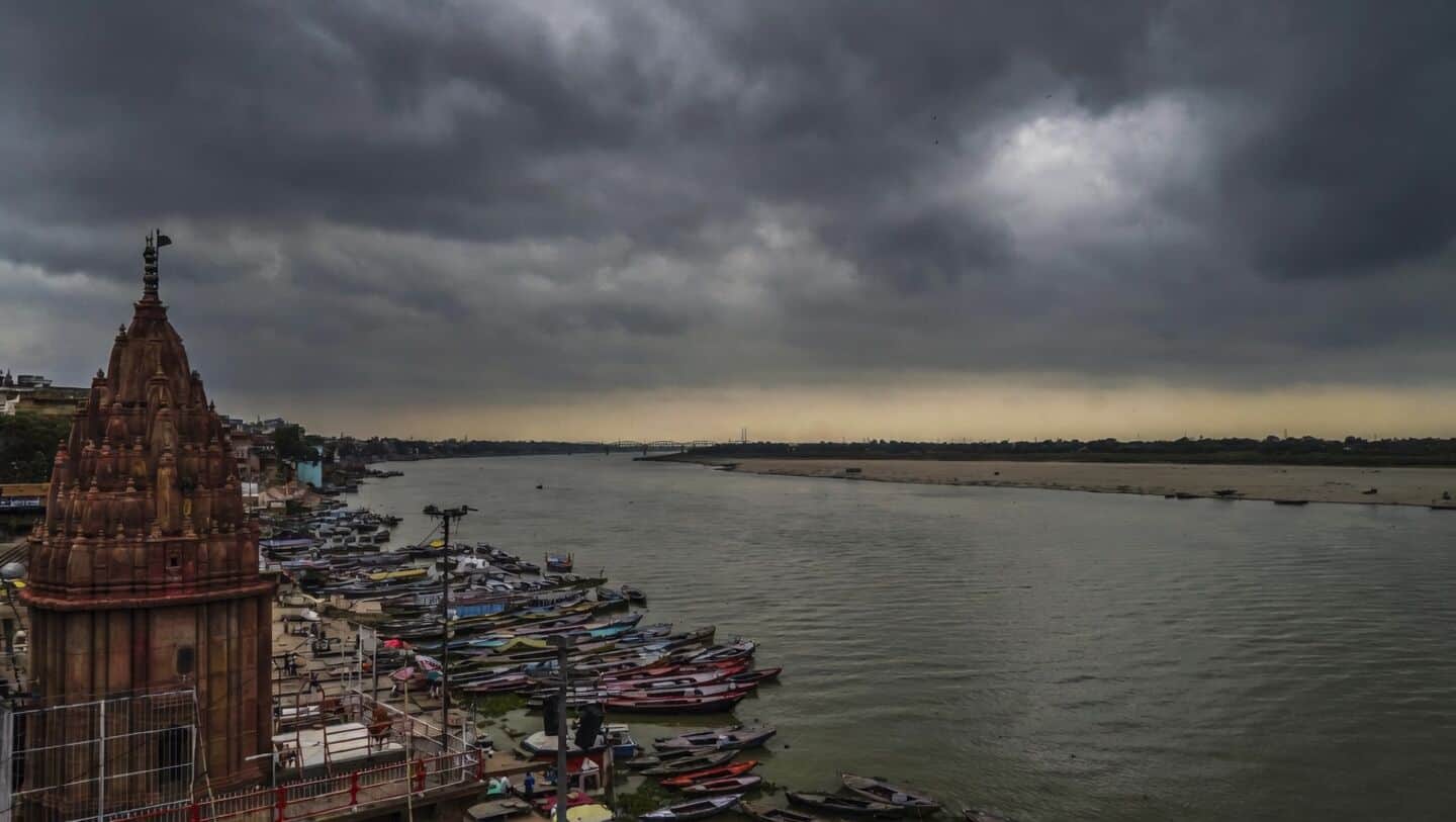 Powerful storm batters Jalaun Uttar Pradesh, kills 2, 23 animals