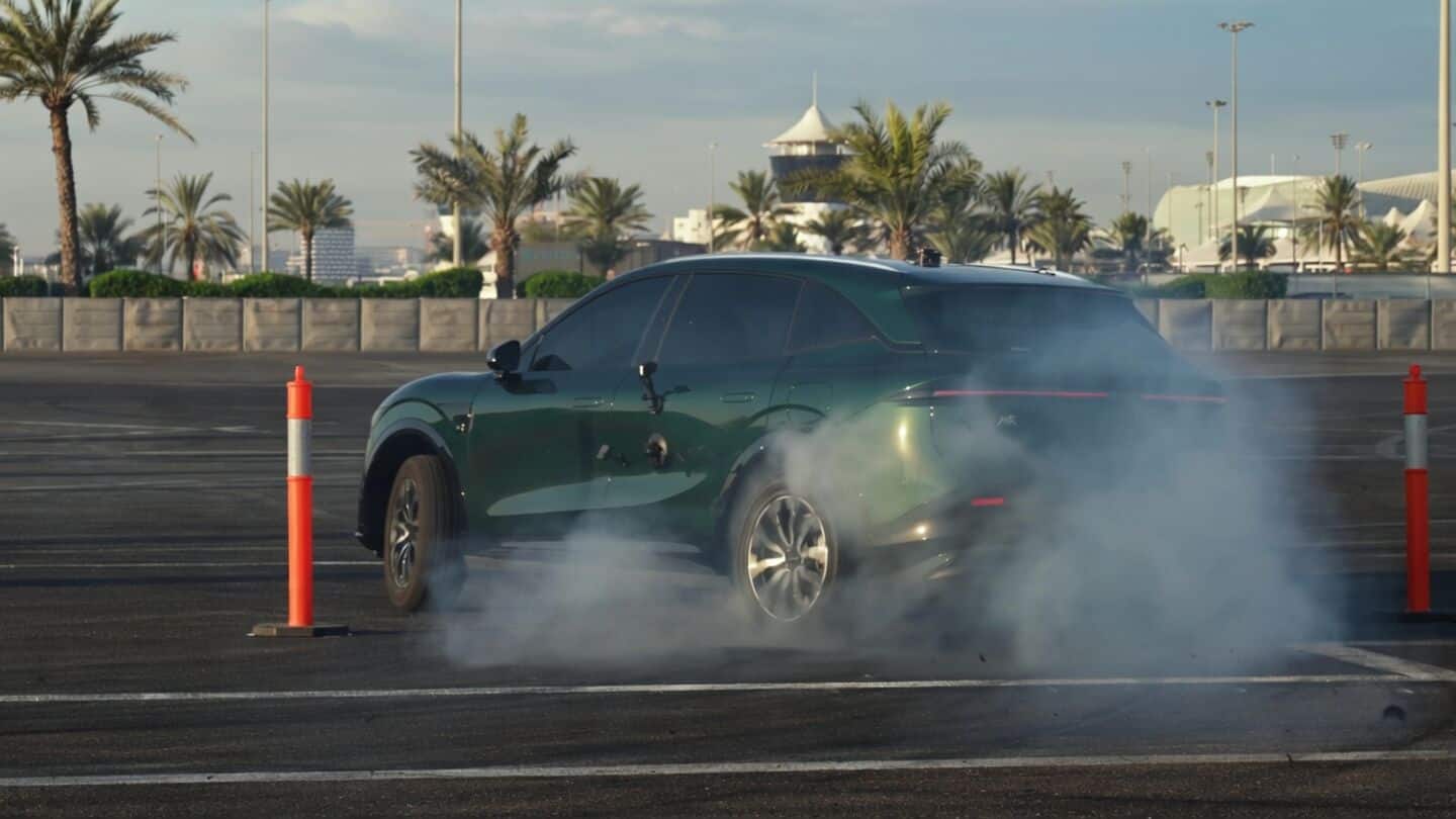 Zeekr 7X sets Guinness record drifting through 25cm gap
