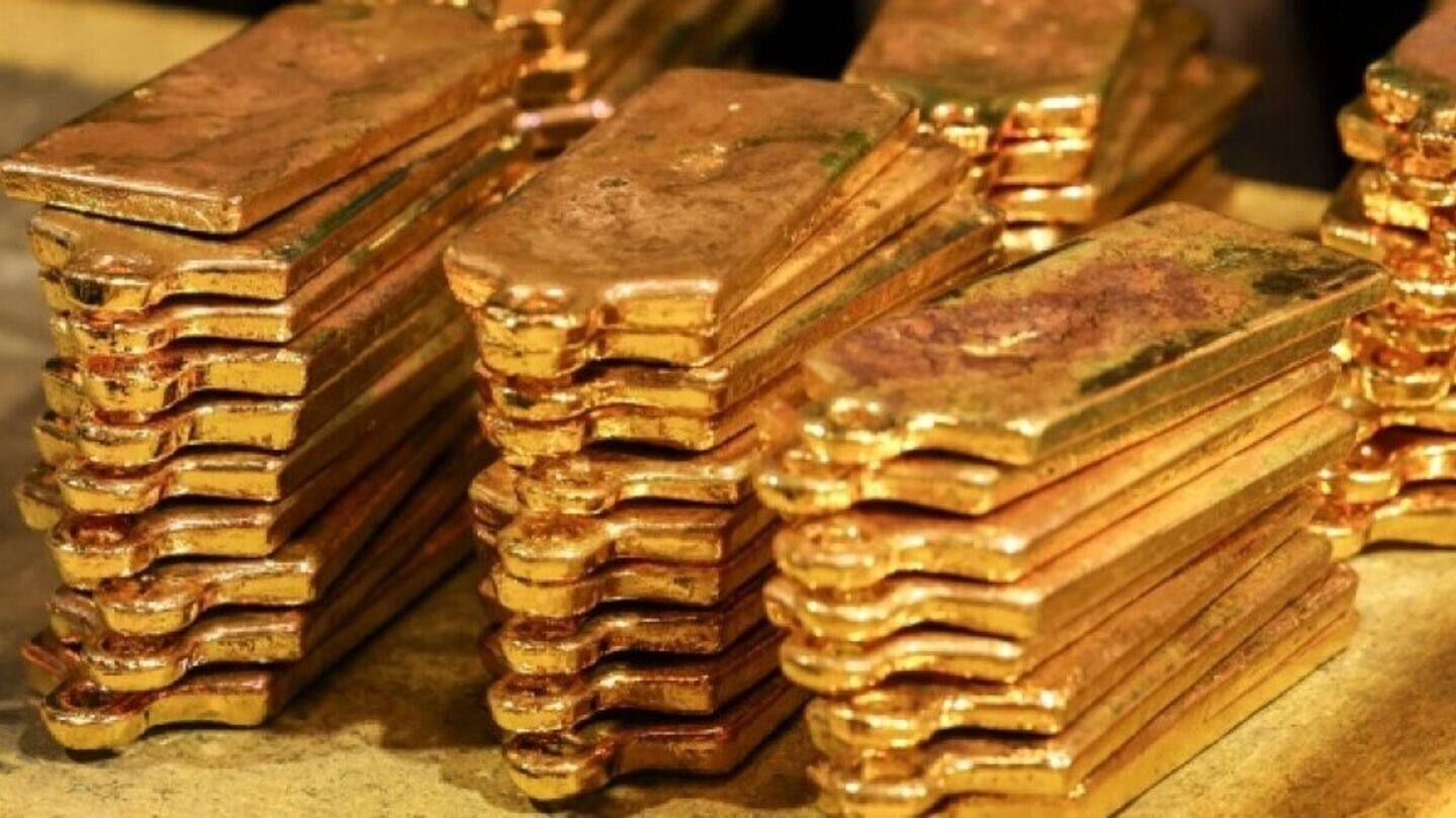 Gold prices soar to record high amid looming US shutdown