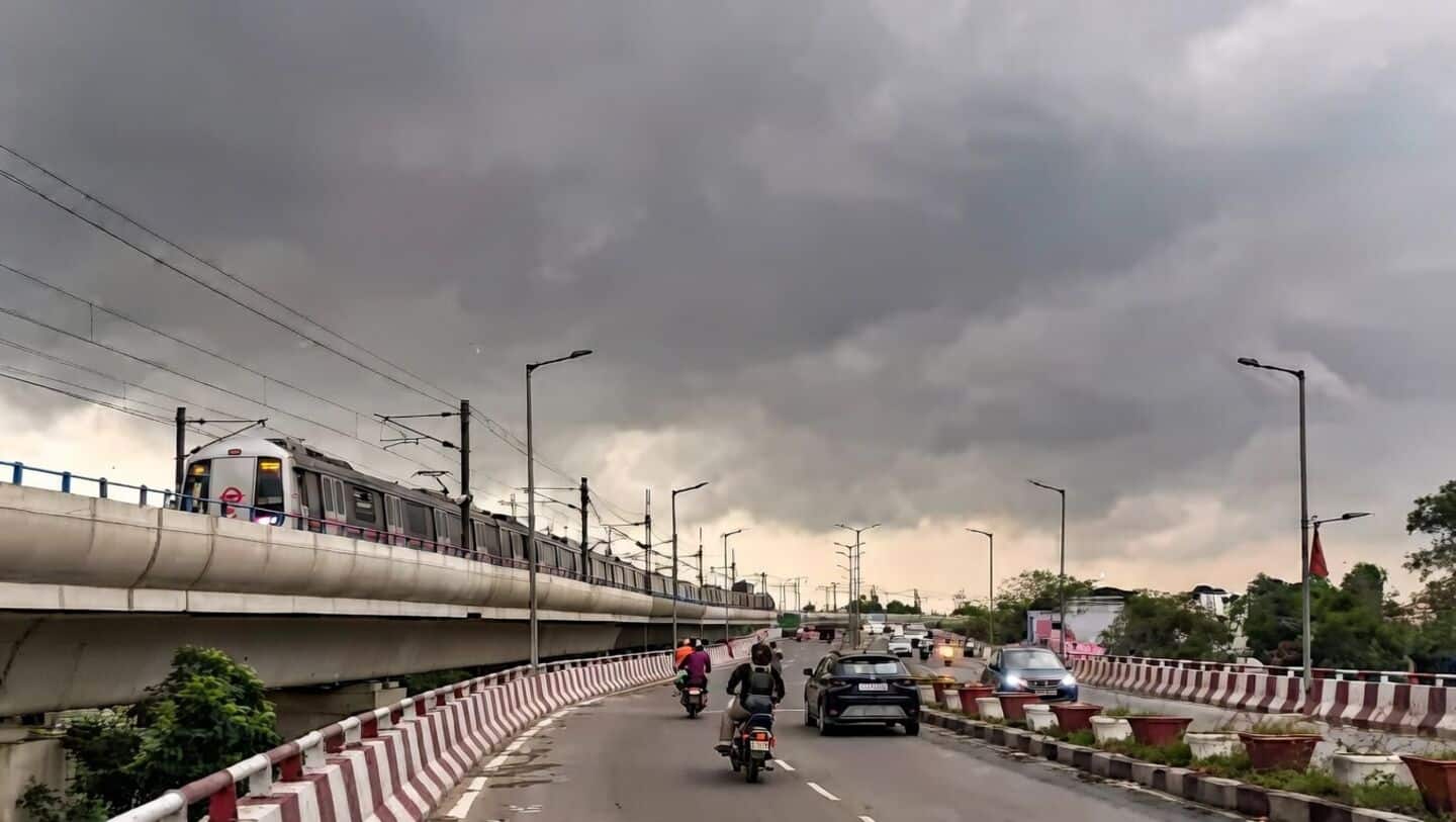 Light showers give Delhi NCR brief relief ahead of rain
