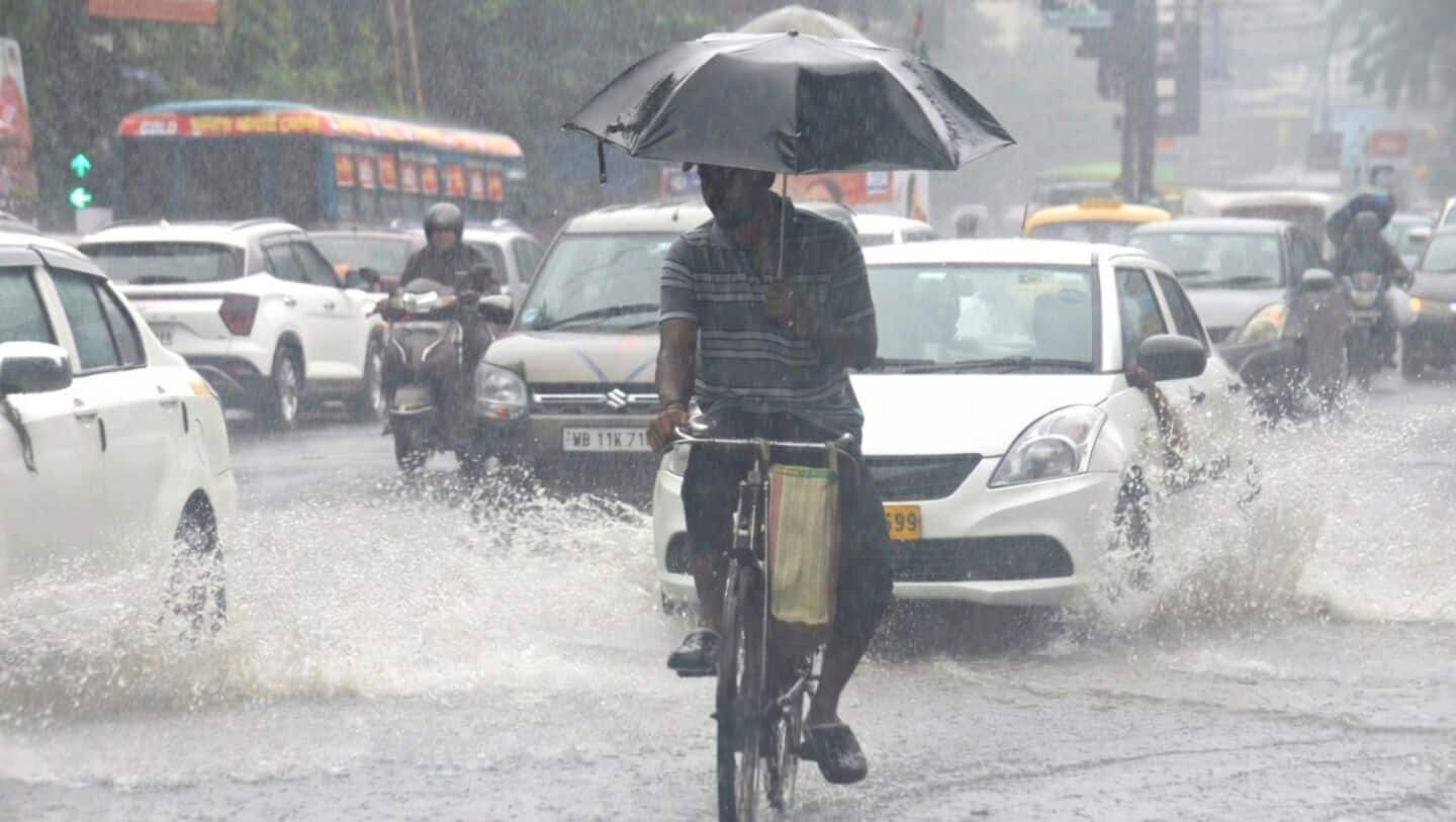 भारत में जलवायु परिवर्तन का विकराल रूप: भारी बारिश ने लीं 17,500 जानें, खजाने पर भी पड़ी आपदा की मार!