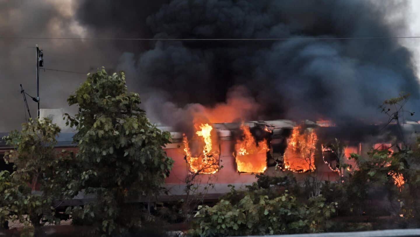 Rajdhani Express coach fire near Ratlam evacuated with no casualties