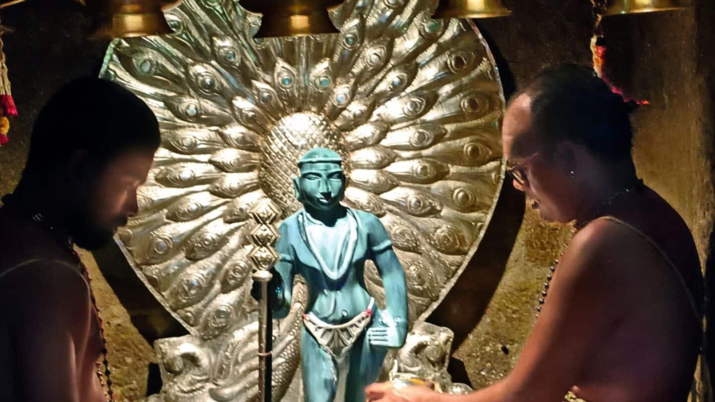 Thieves steal 2.25-foot emerald Lord Murugan idol from Perungkaranai temple