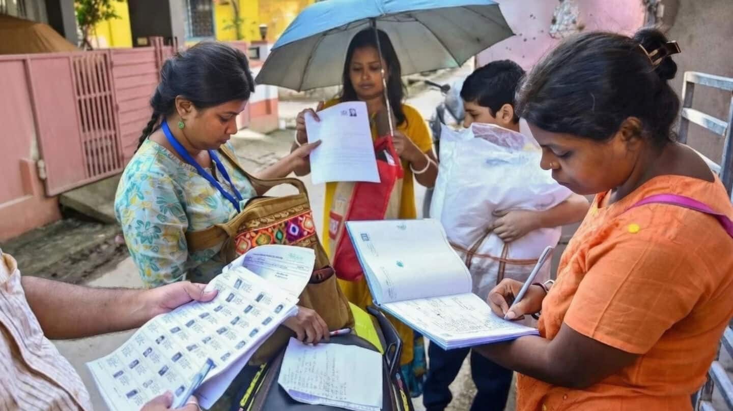 पश्चिम बंगाल के 65 चुनाव अधिकारियों का मतदाता सूची से हटा नाम, सुप्रीम कोर्ट में लगाई गुहार