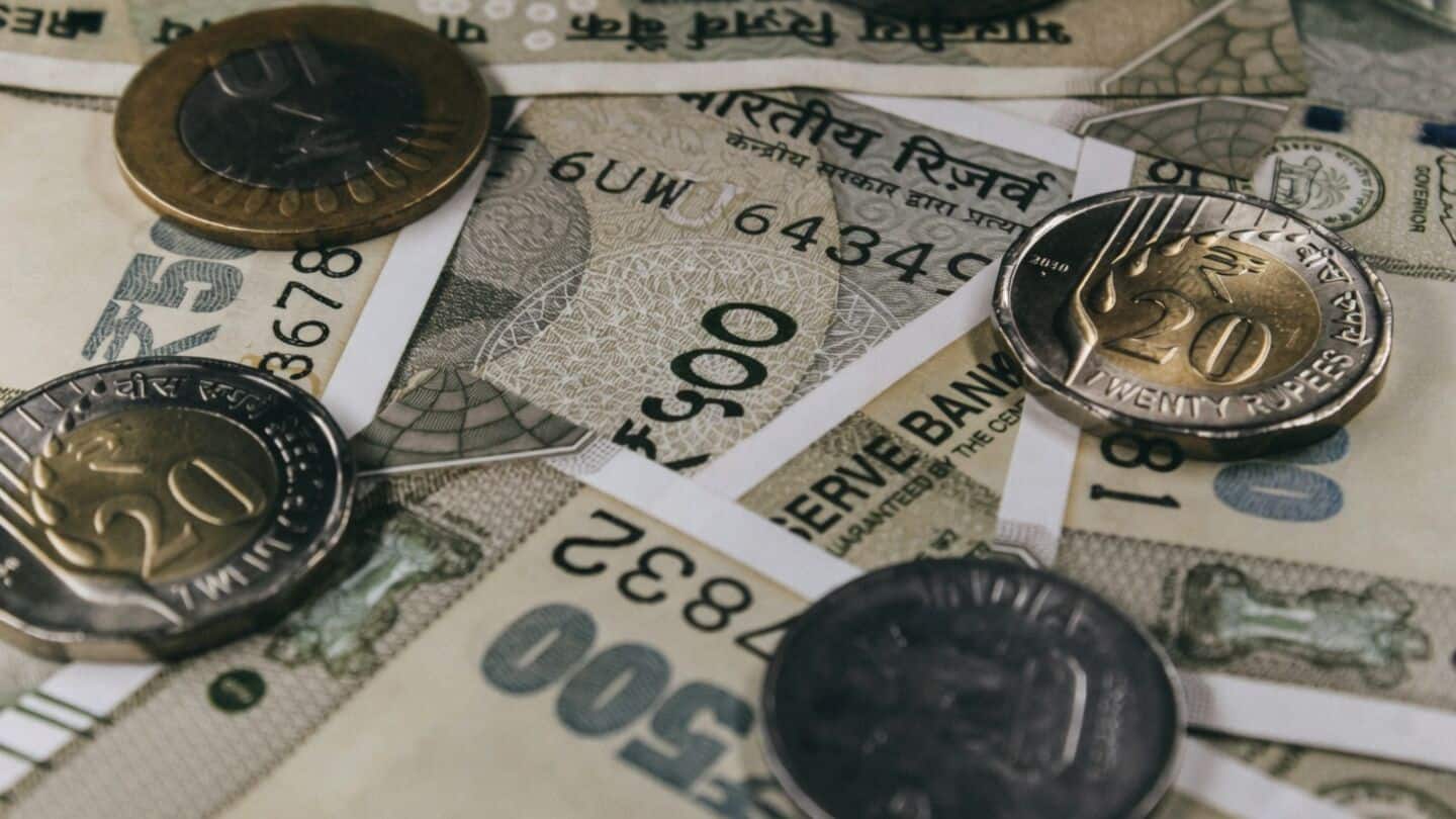 Government to sell 8-10% stakes in 3 PSBs raising 13,000cr