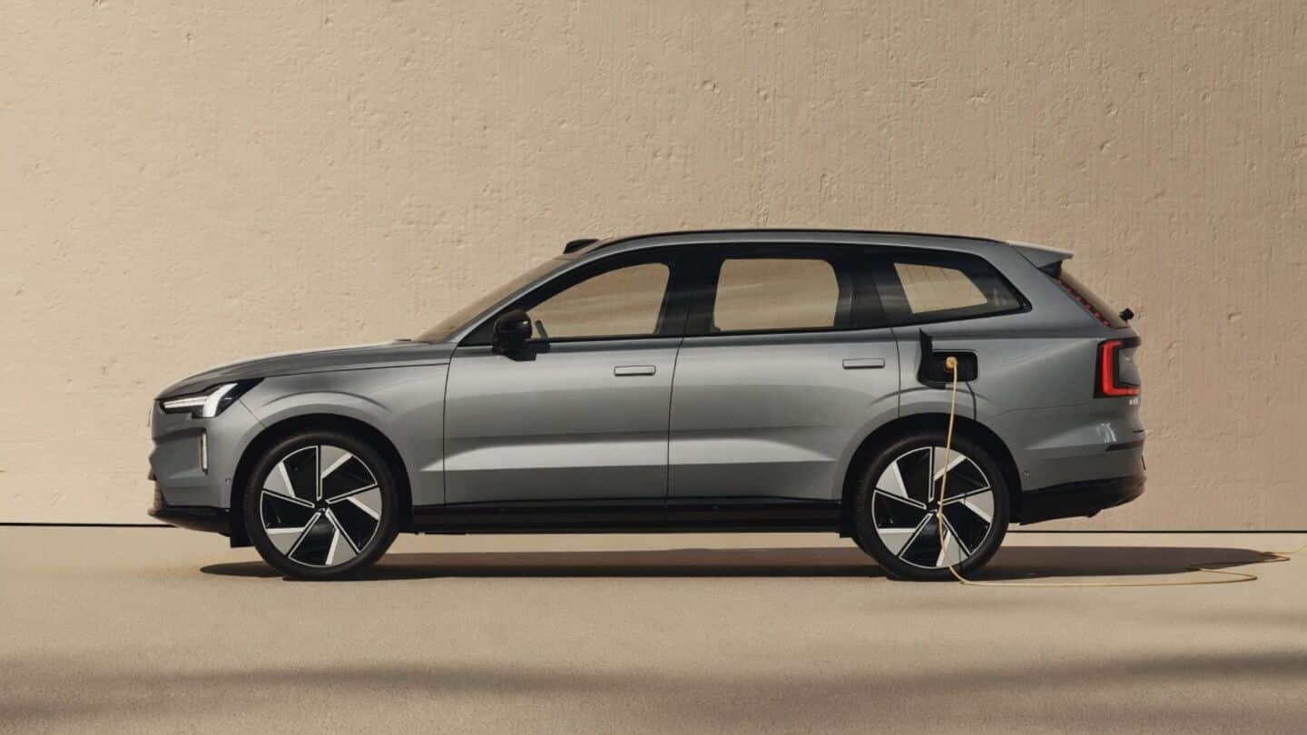 Volvo launches Plug & Charge on EX90, EX60 due 2026