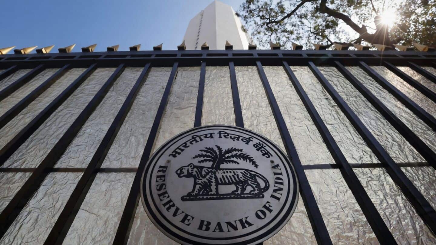 RBI sells 25,000 cr government bonds to absorb bank liquidity