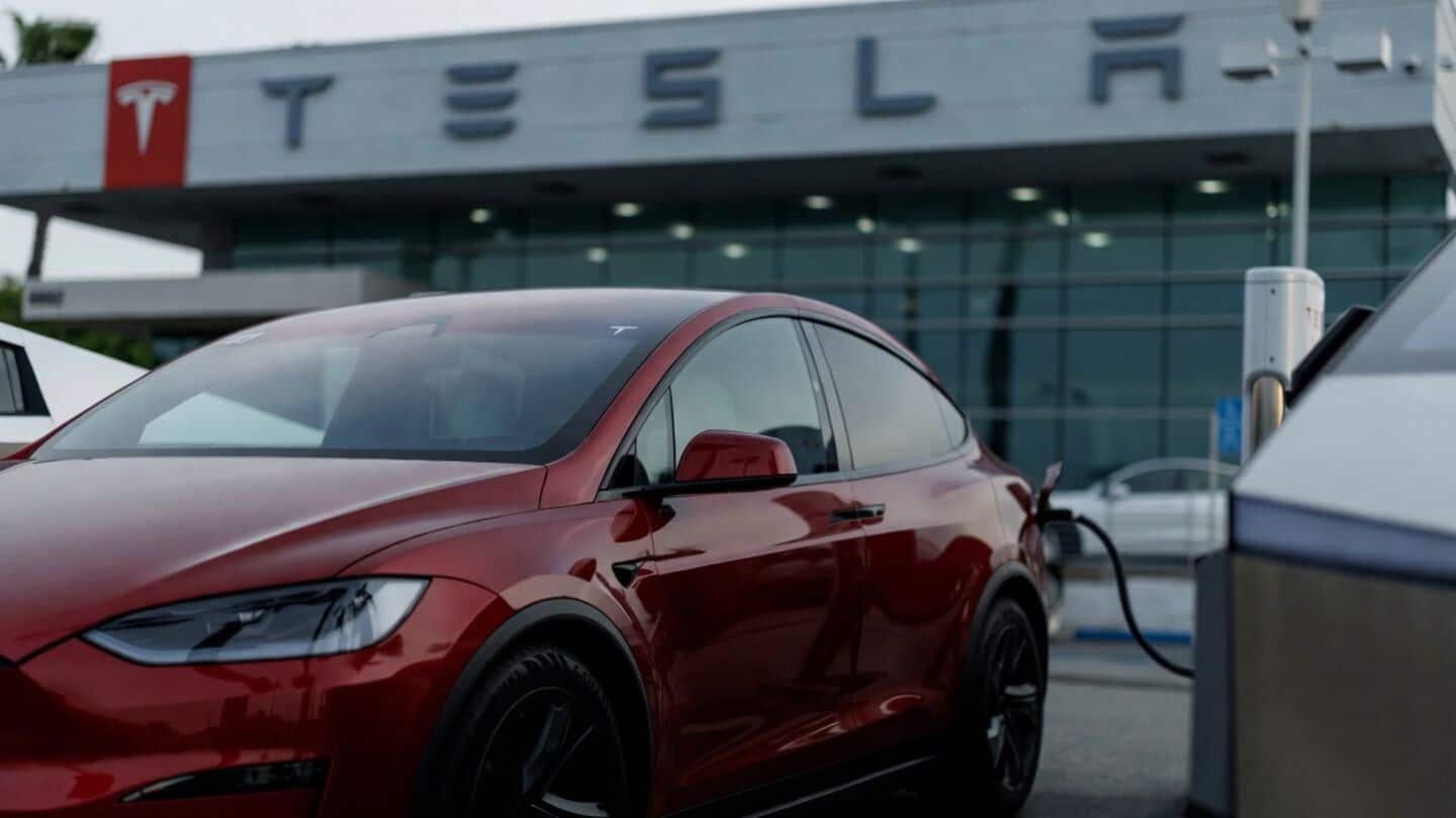 Javier Medrano sues Tesla in Houston over FSD safety warnings