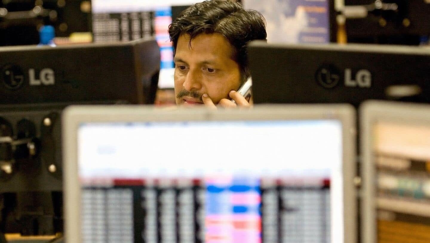 Indian markets: Sensex tumbles over 1,000, Nifty slips amid caution