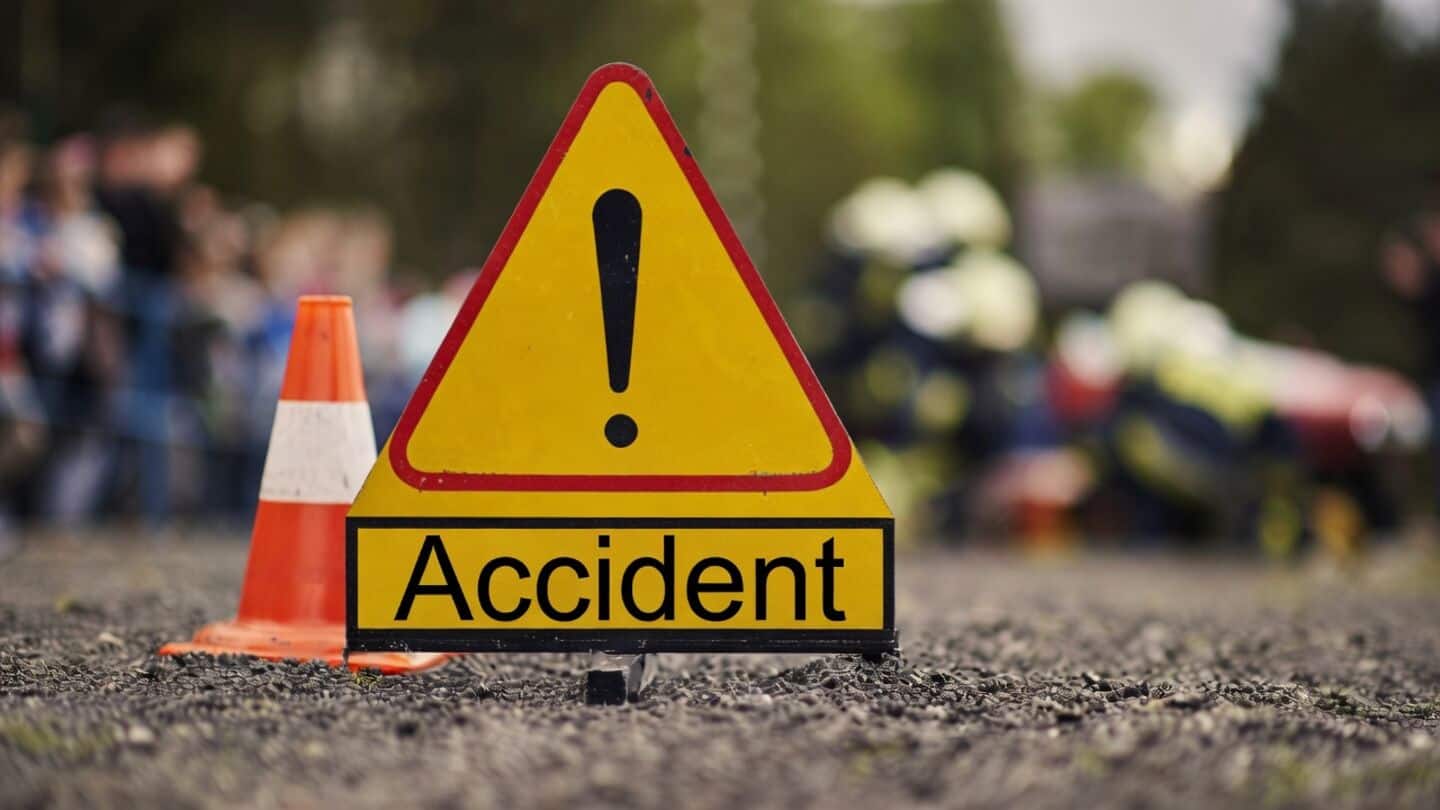 Delhi-Lucknow bus flips on Ganga Expressway in Hardoi, 17 hurt