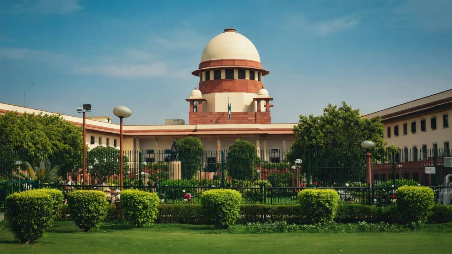 सुप्रीम कोर्ट ने मतदाता सूची के फॉर्म 6 में किए गए बदलावों पर दिखाई गंभीरता, चुनाव आयोग से मांगा जवाब
