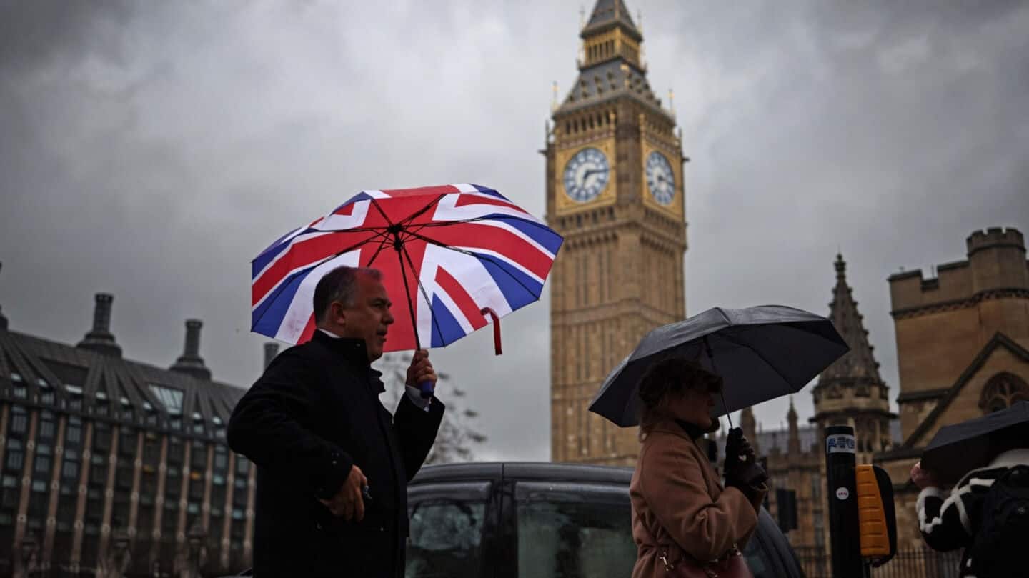 UK 30-year bond yield 5.40% since March 1998 tops G-7
