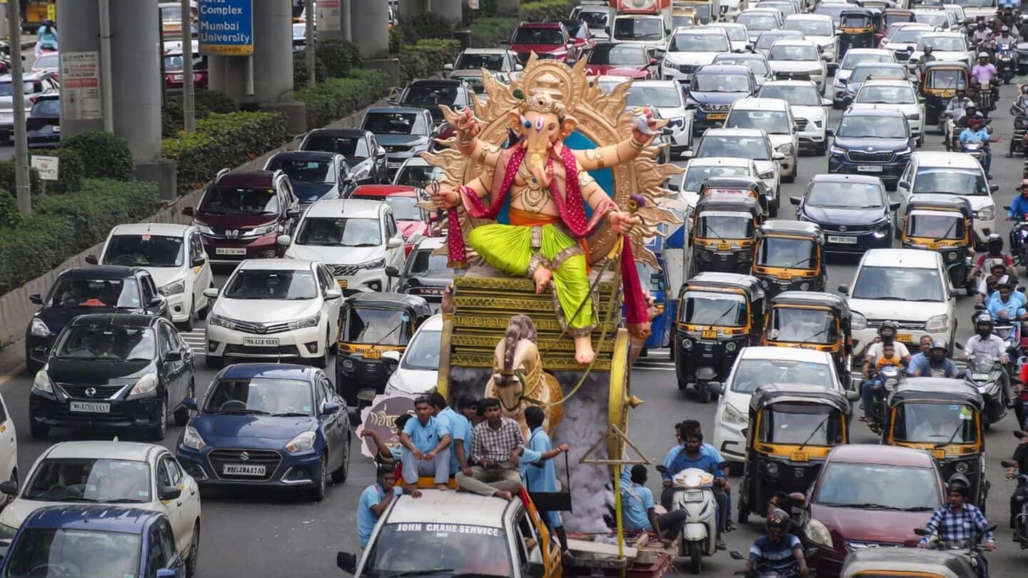 गणेश विसर्जन पर मुंबई में जाम का अलर्ट: 84 सड़कें बंद, घर से निकलने से पहले जानें बचने के तरीके