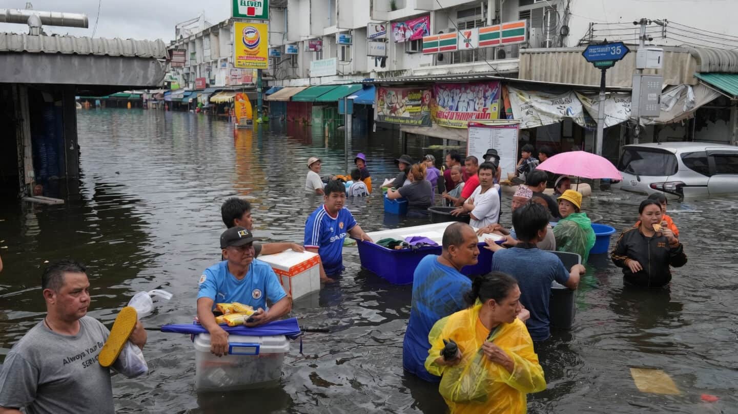 Bangkok hit hard as Thailand floods kill 23, damage $367 million