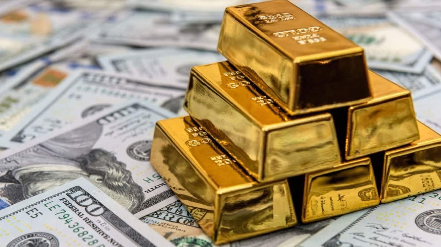 Gold hits 1-week high as oil eases inflation worries