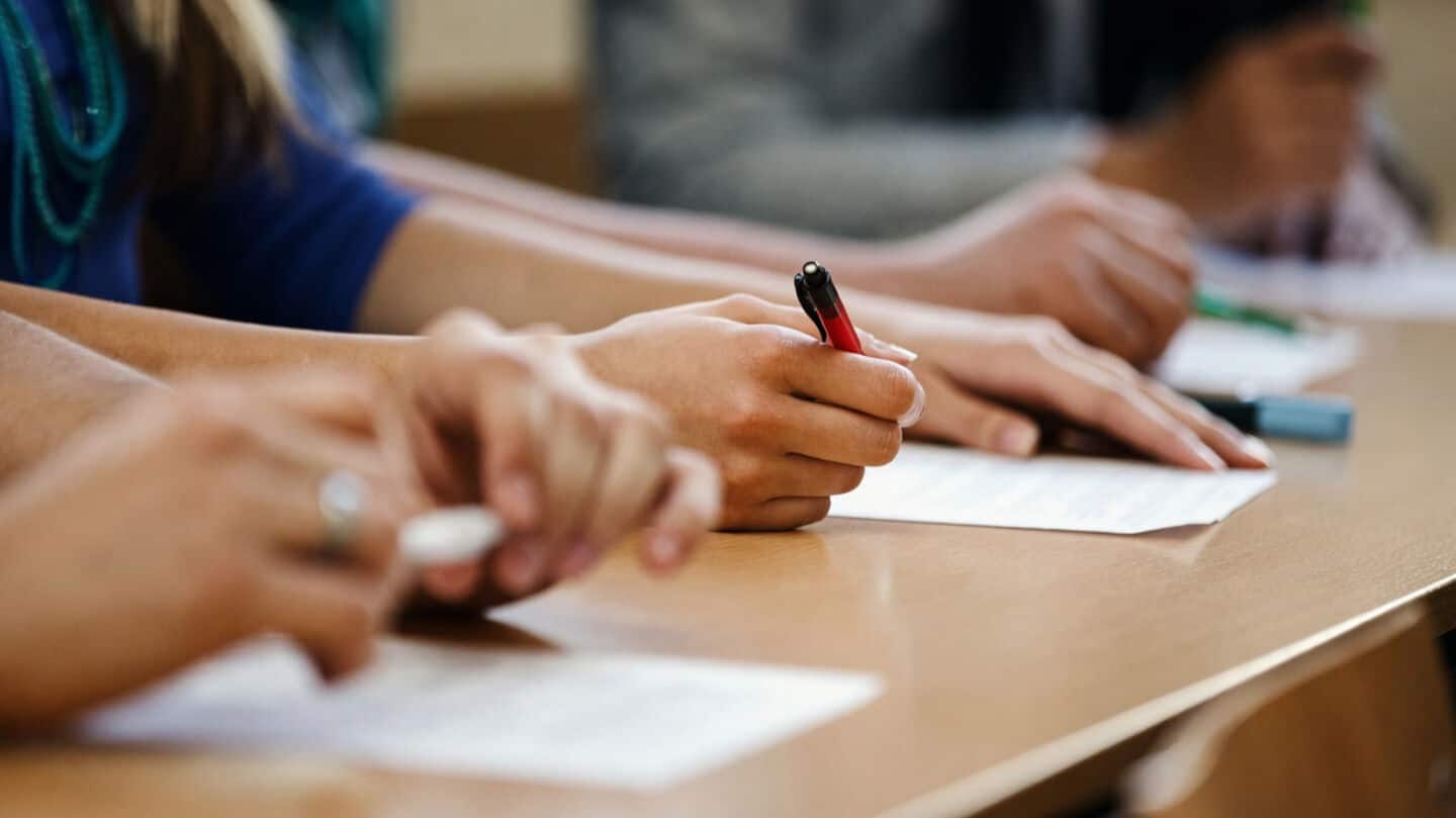 Uttar Pradesh girl clears NEET, earns top medical seat