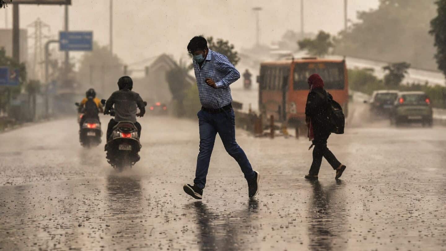 दिल्ली में उमस का जोर जारी, आज शाम तक बरस सकते हैं बादल